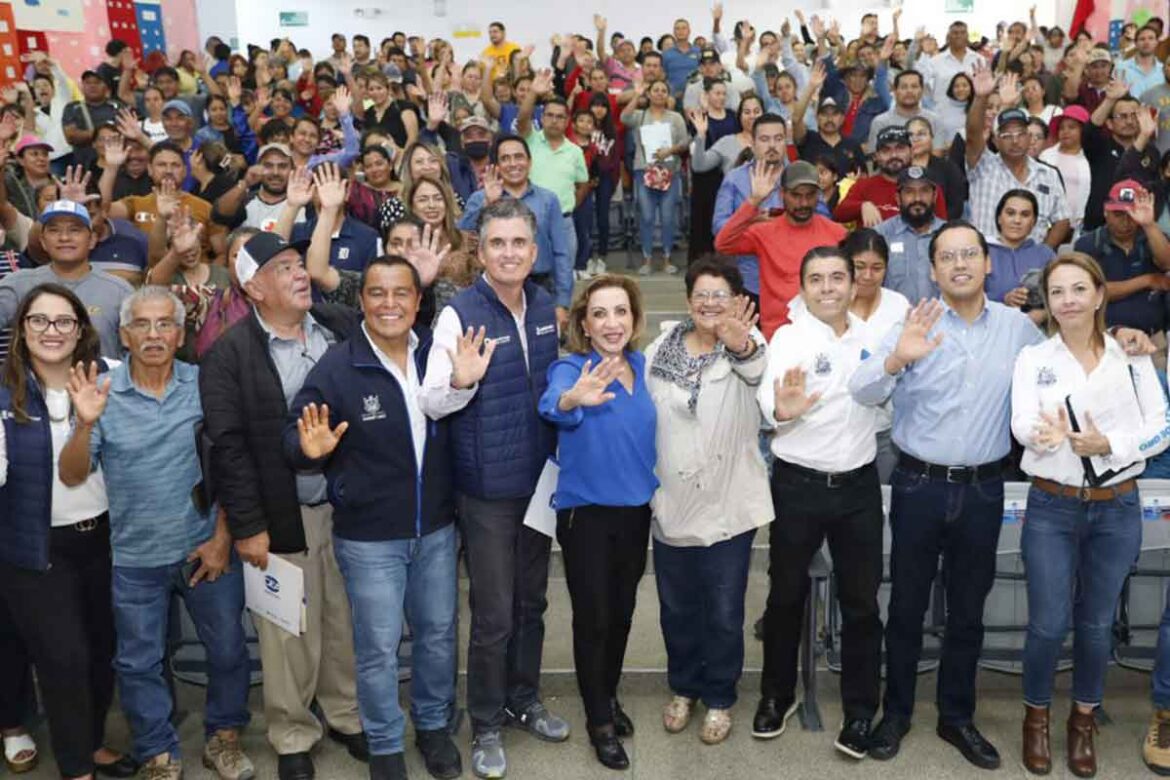 Josué-Guerrero-entrega-contratos-de-agua-en-Corregidora Josué Guerrero entrega contratos de agua en Corregidora