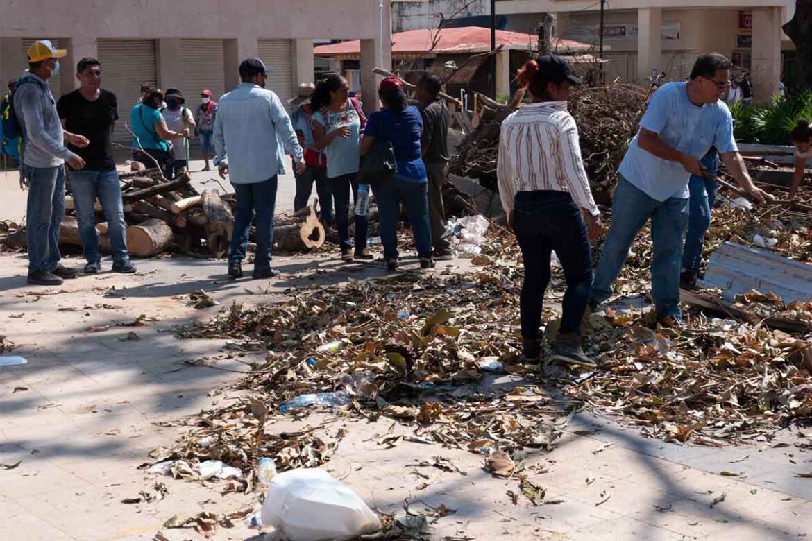 En-Acapulco,-negocios-luchan-tras-paso-de-Otis En Acapulco, negocios luchan tras paso de Otis