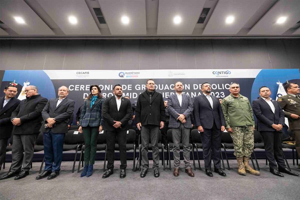 Encabeza Kuri ceremonia de graduación de Policía de Proximidad Queretana