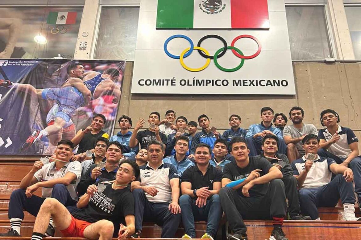 Equipo de lucha consigue múltiples medallas en CDMX
