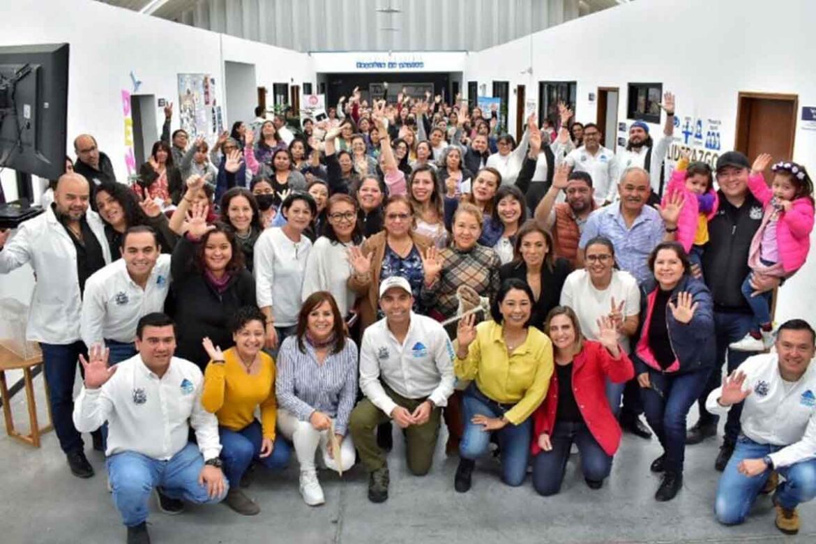 Mujeres de Corregidora se graduaron de talleres y cursos