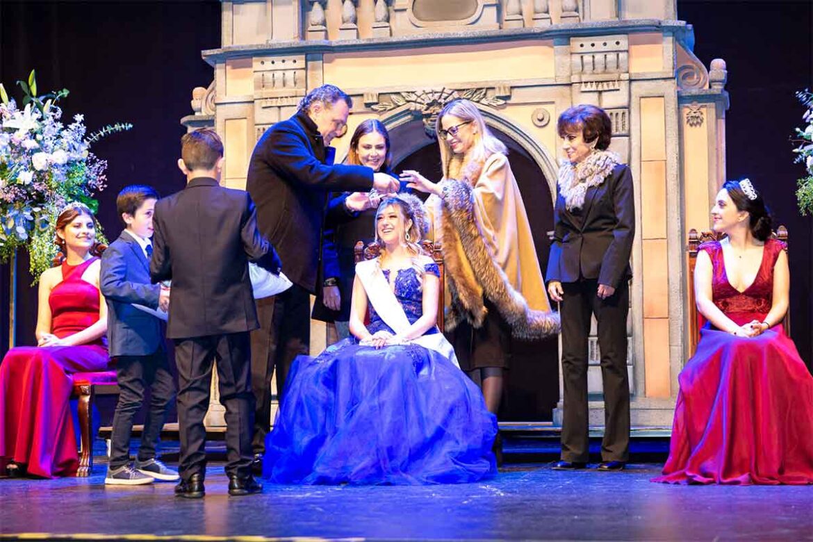 Realizan coronación de la Reina de las Fiestas de Navidad