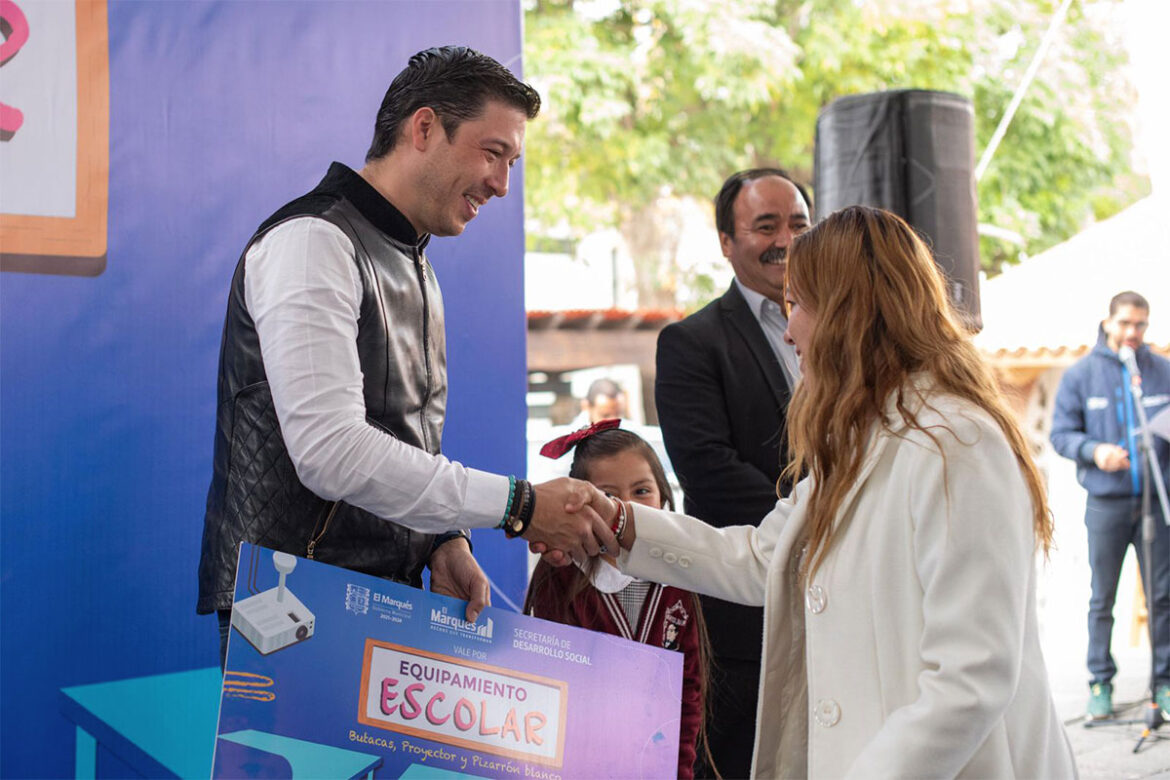 Rodrigo-Monsalvo-encabezó-la-entrega-de-‘Equipamiento-Escolar’ Rodrigo Monsalvo encabezó la entrega de 'Equipamiento Escolar'