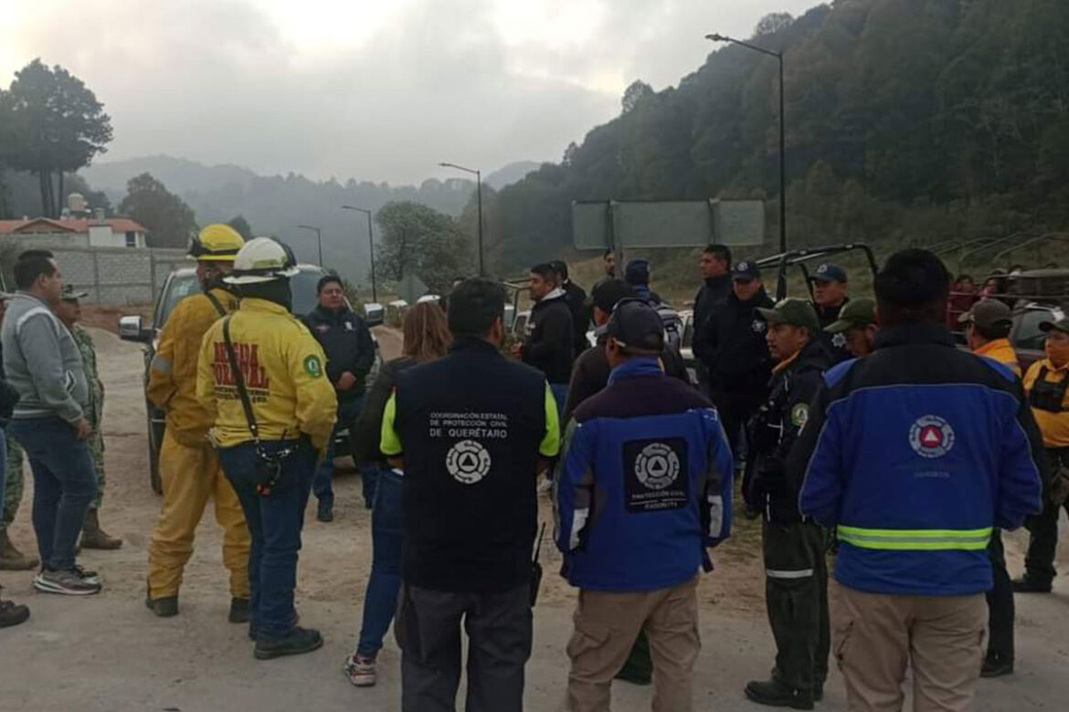 Continúan labores de combate de incendio en Cadereyta