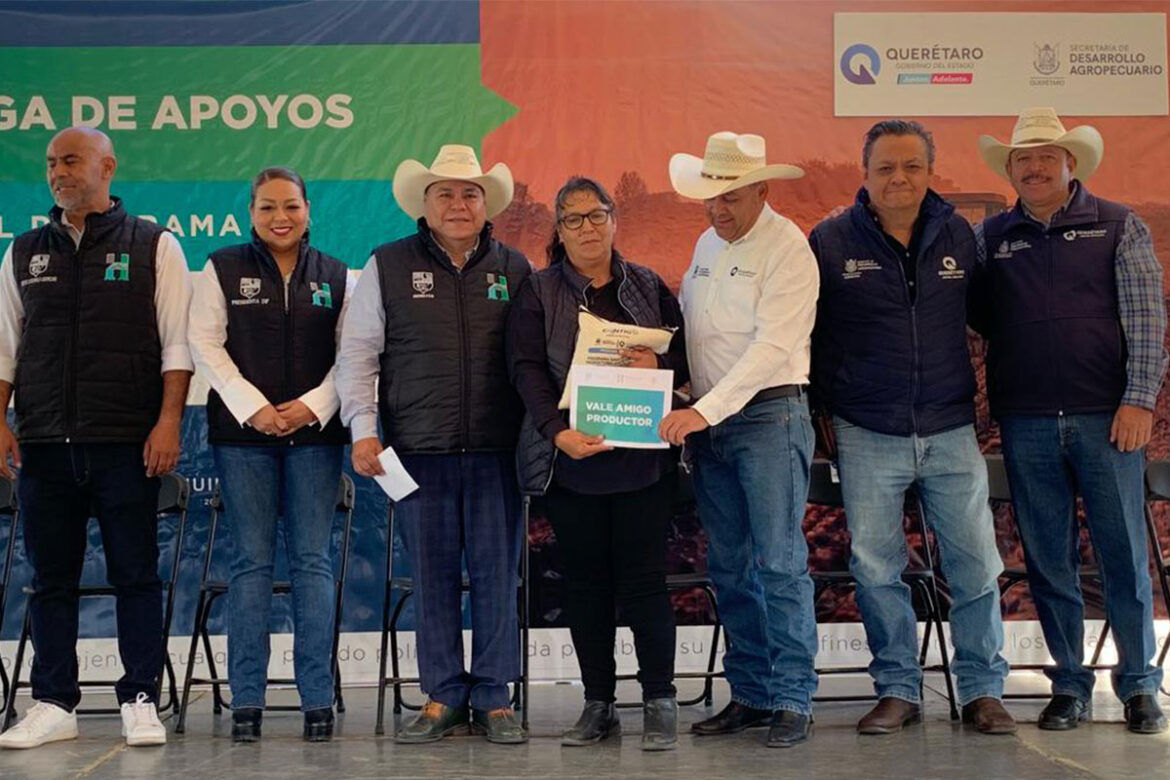 Juan-Guzmán-entrega-apoyos-al-campo-de-Huimilpan Juan Guzmán entrega apoyos al campo de Huimilpan
