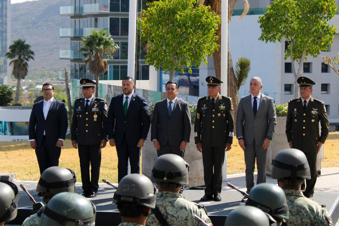 Encabeza-Luis-Nava-ceremonia-de-izamiento-de-bandera Encabeza Luis Nava ceremonia de izamiento de bandera