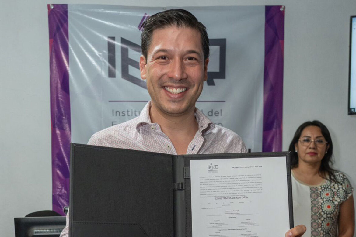 IEEQ-entrega-a-Rodrigo-Monsalvo-constancia-de-mayoría Rodrigo Monsalvo, El Marqués