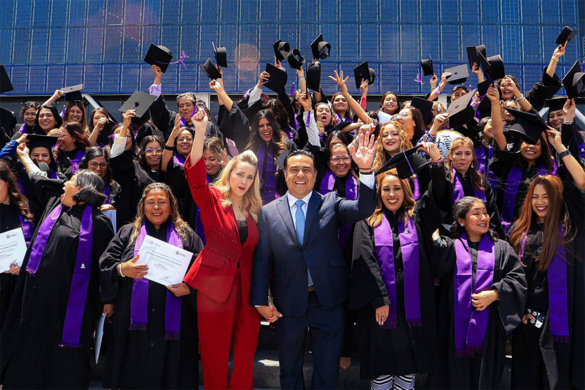 Luis-Nava-encabeza-ceremonia-en-la-Universidad-de-las-Mujeres Luis Nava encabeza ceremonia en la Universidad de las Mujeres