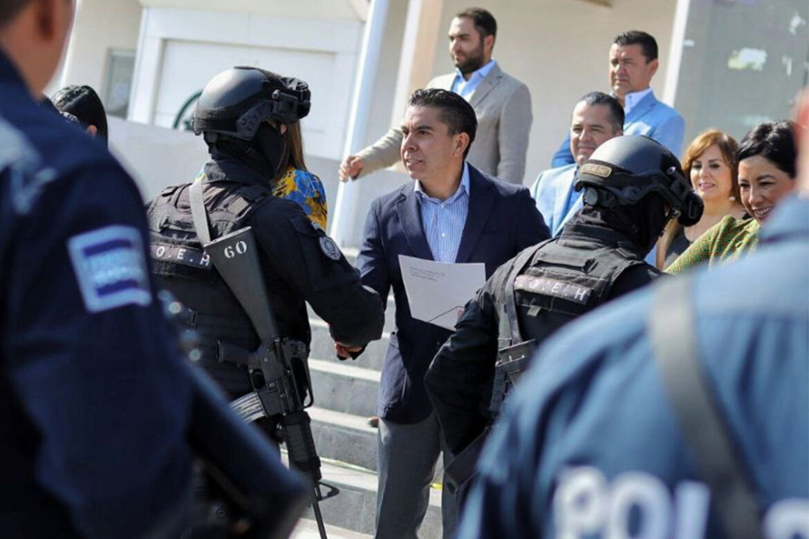 Reconoce-Roberto-Sosa-a-policías-municipales-de-Corregidora Reconoce Roberto Sosa a policías municipales de Corregidora