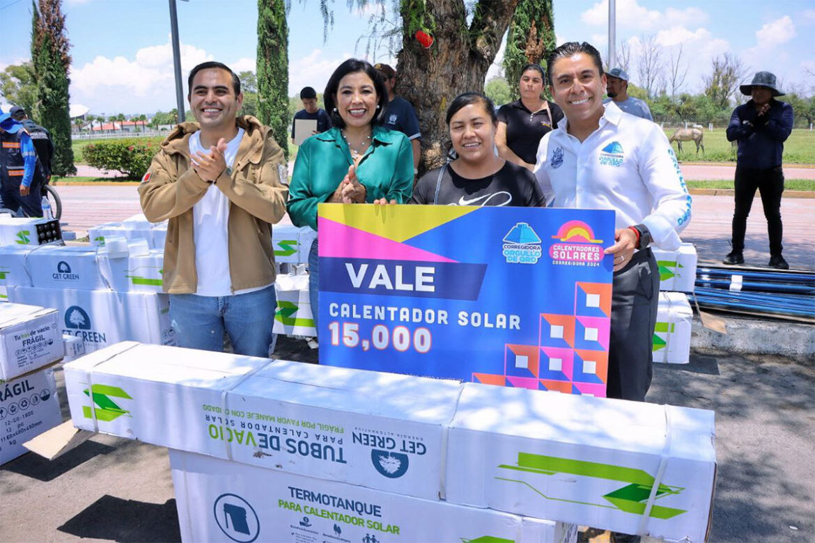 Entregó-Roberto-Sosa-el-calentador-solar-número-15-mil Entregó Roberto Sosa el calentador solar número 15 mil