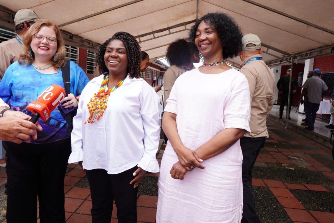 Buenaventura Rinde Homenaje a Madres Comunitarias