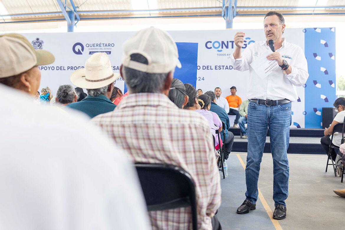 Mauricio Kuri entrega apoyos alimentarios