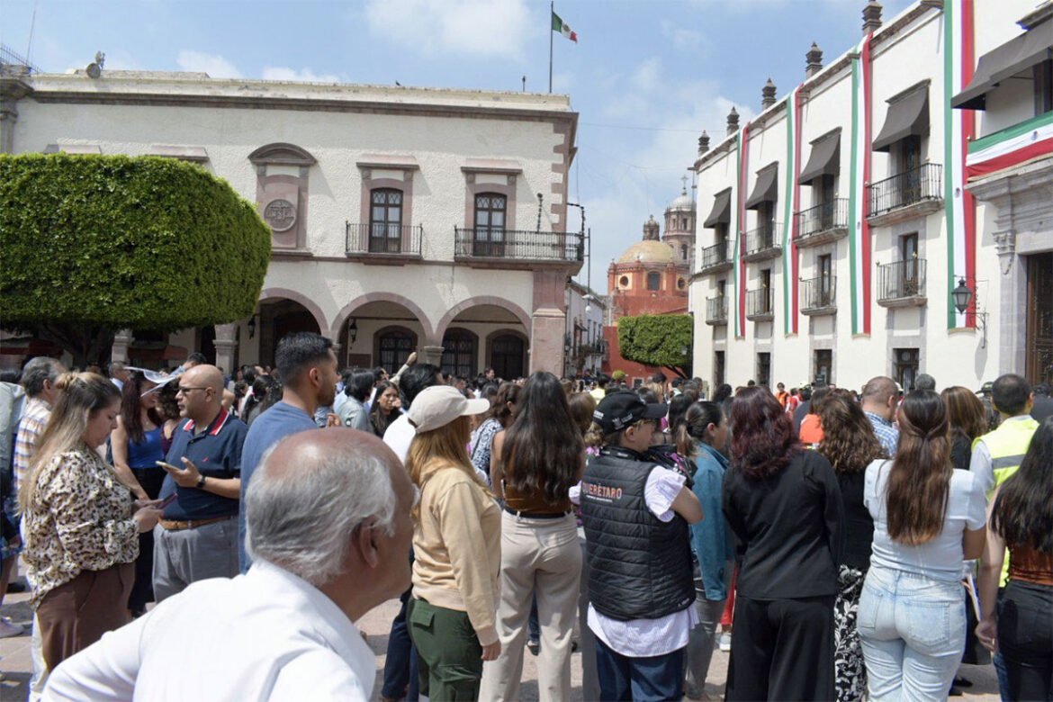 Participan trabajadores de Palacio de Gobierno en macrosimulacro