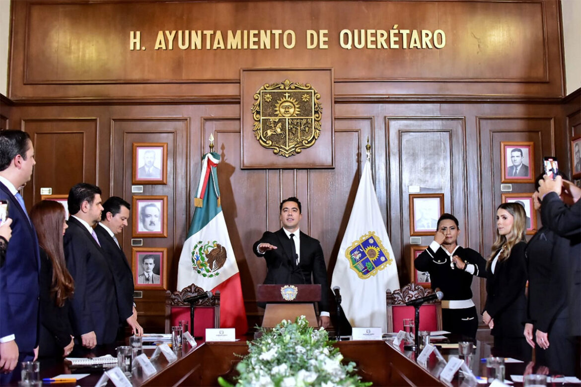 'Felifer' Macías rinde protesta como alcalde de Querétaro