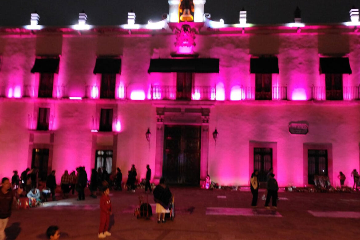 Palacio-de-la-Corregidora-se-ilumina-de-rosa Palacio de la Corregidora se ilumina de rosa