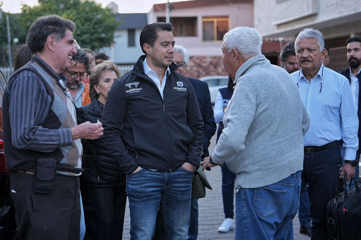 'Felifer' Macías atiende las necesidades de Bosques del Acueducto