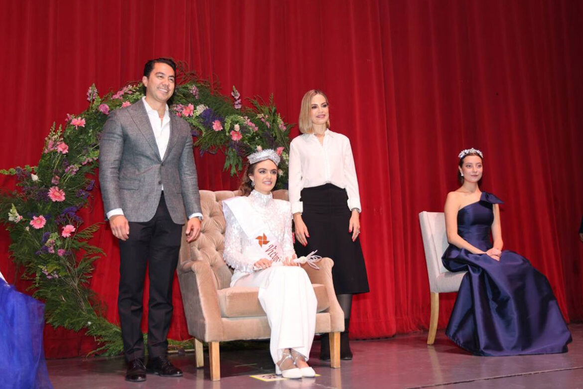 Realizan-coronación-de-la-Reina-de-las-Fiestas-de-Navidad-2024 Realizan coronación de la Reina de las Fiestas de Navidad 2024