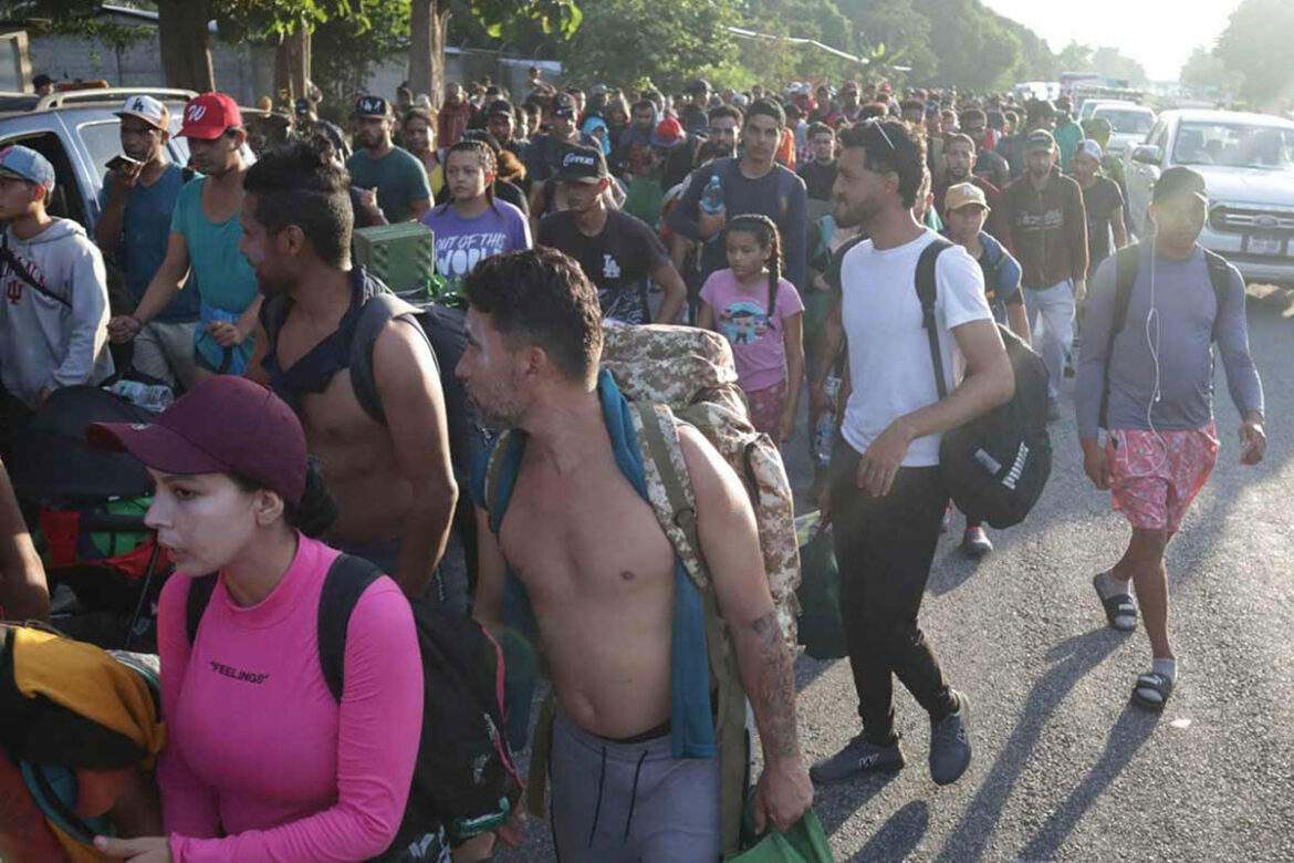 Una-nueva-caravana-migrante-partió-de-Tapachula,-Chiapas,-con-la-intención-de-llegar-a-Estados-Unidos-antes-de-que-Donald-Trump-asuma-la-Presidencia Parte otra caravana migrante con intención de llegar a EUA