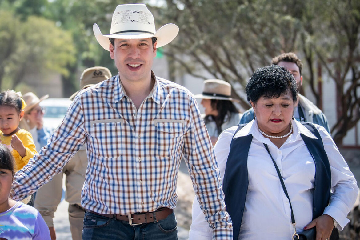 Rodrigo Monsalvo entrega obras de urbanización en El Marqués