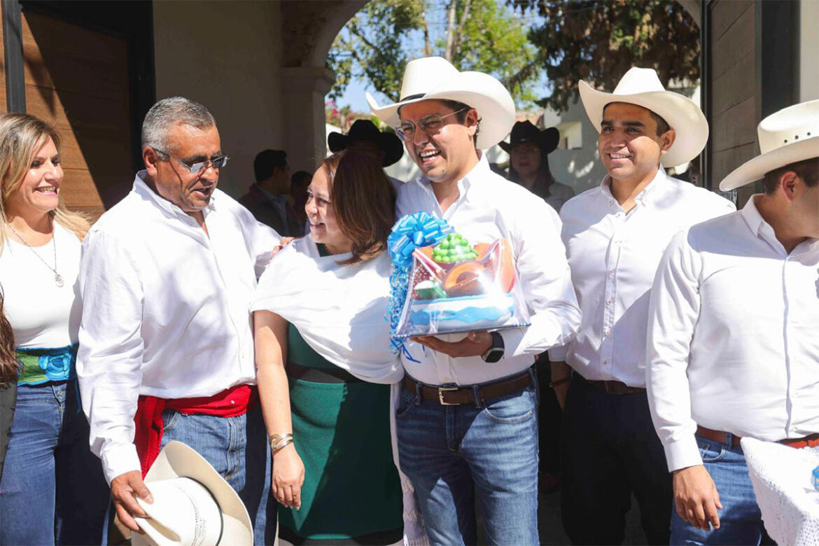 ‘Chepe’-asistió-a-la-entrega-del-Tradicional-Caldo-de-Buey-1 'Chepe' asistió a la entrega del Tradicional Caldo de Buey