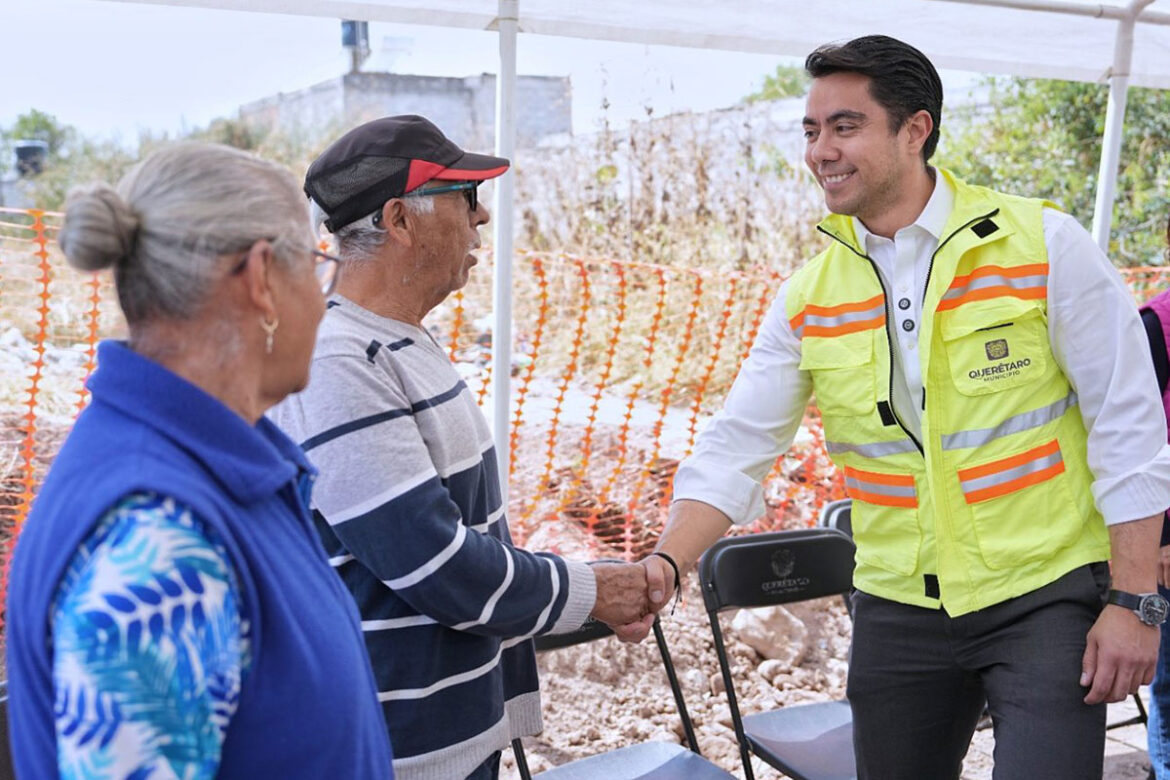 ‘Felifer’-Macías-supervisa-obra-en-la-colonia-Peñuelas 'Felifer' Macías supervisa obra en la colonia Peñuelas
