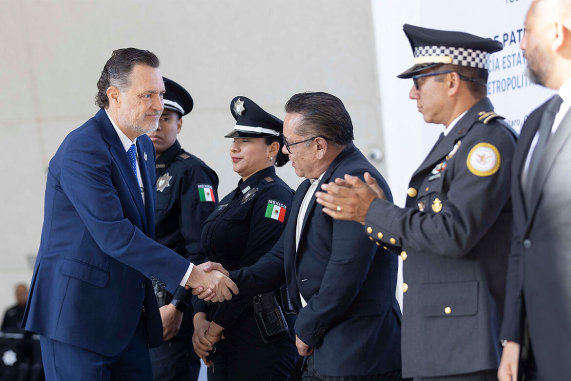 Kuri-entrega-equipamiento-a-corporaciones-policiales-2 Kuri entrega equipamiento a corporaciones policiales