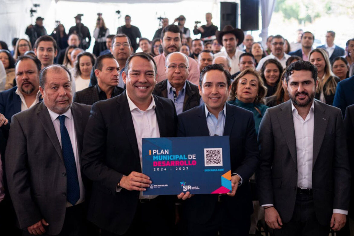 Roberto-Cabrera-presenta-su-Plan-de-Desarrollo-Municipal Roberto Cabrera presenta su Plan de Desarrollo Municipal