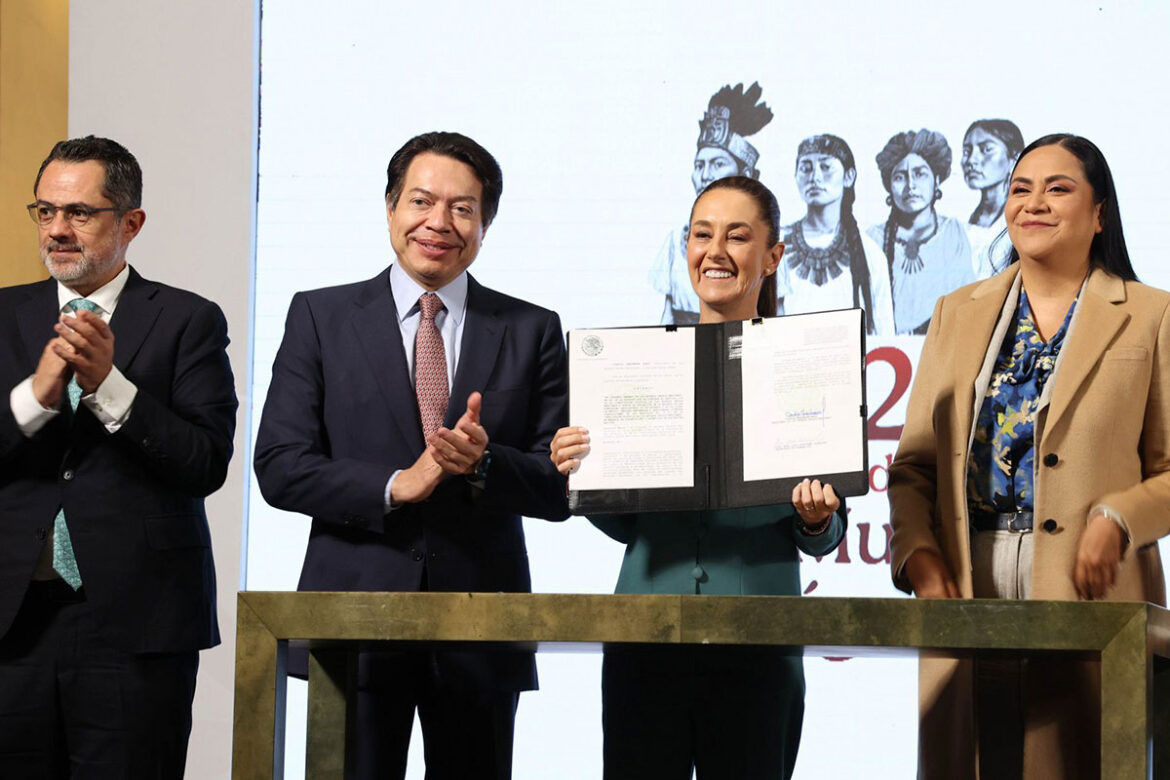Sheinbaum-firma-el-decreto-que-prohíbe-la-siembra-de-maíz-transgénico Sheinbaum firma el decreto que prohíbe la siembra de maíz transgénico