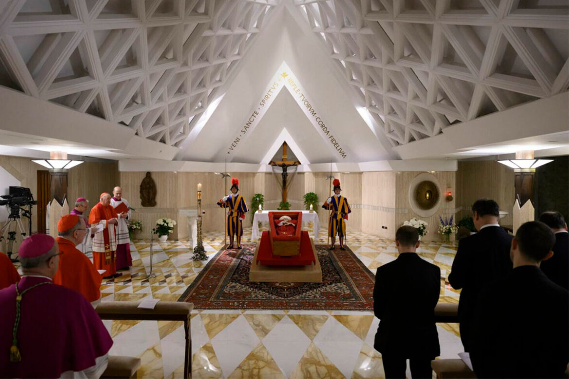 Muestran respeto y oración por el papa Francisco