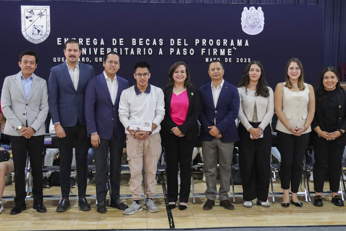 ‘Chepe’-Guerrero-y-rectora-de-la-UAQ-entregan-becas-‘Universitario-A-Paso-Firme’-1 'Chepe' Guerrero y rectora de la UAQ entregan becas 'Universitario A Paso Firme'