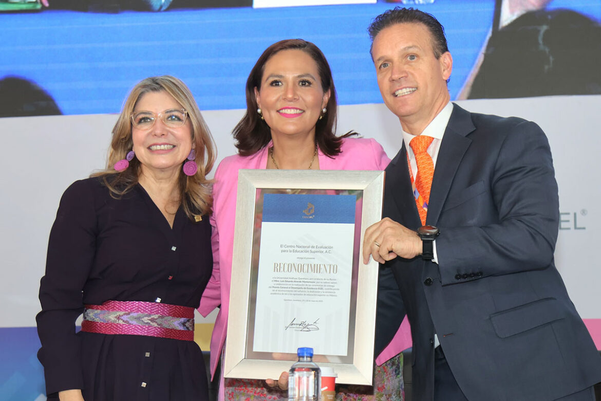 Encabeza-Martha-Soto-entrega-de-Premios-CENEVAL Encabeza Martha Soto entrega de Premios CENEVAL