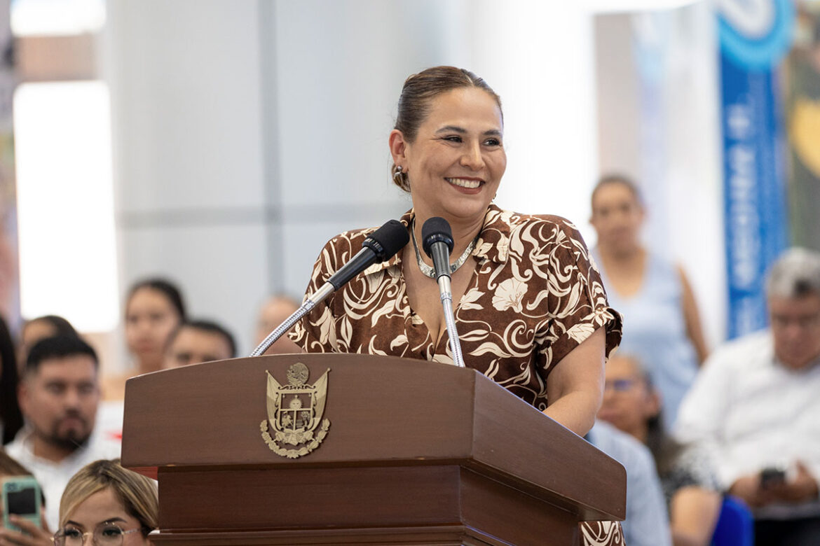 Mauricio-Kuri-rinde-homenaje-al-magisterio-queretano La secretaria de Educación del estado, Martha Elena Soto Obregón, recalcó que en Querétaro hay calidad educativa