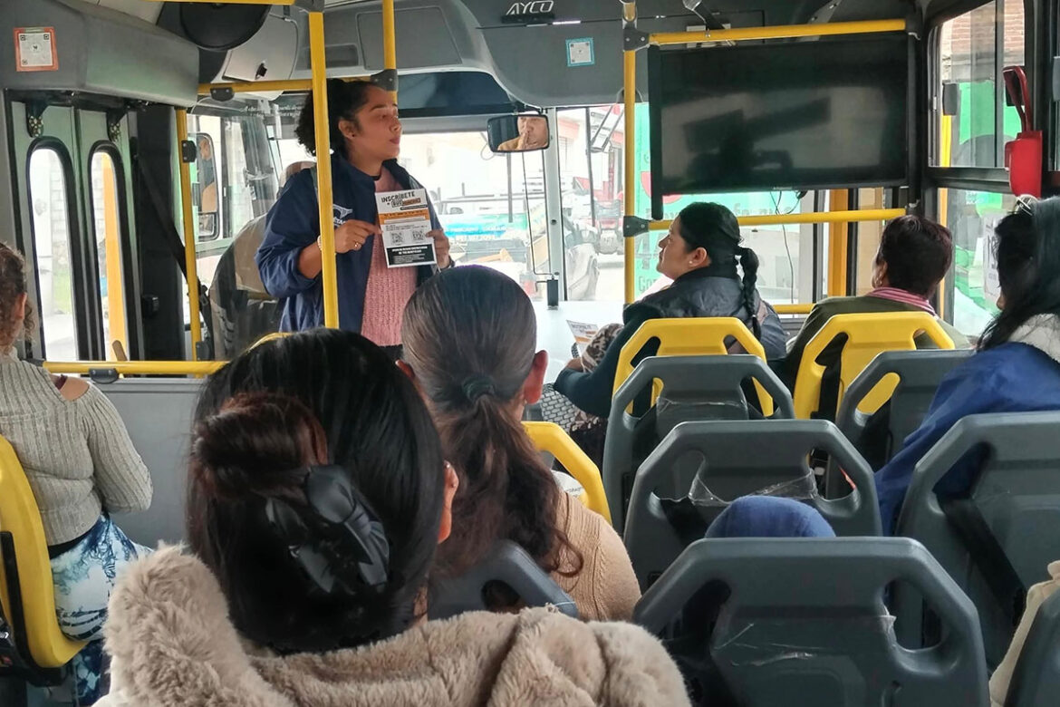 Asiste Movilidad a SRJ para inscripciones al Bus Comunitario