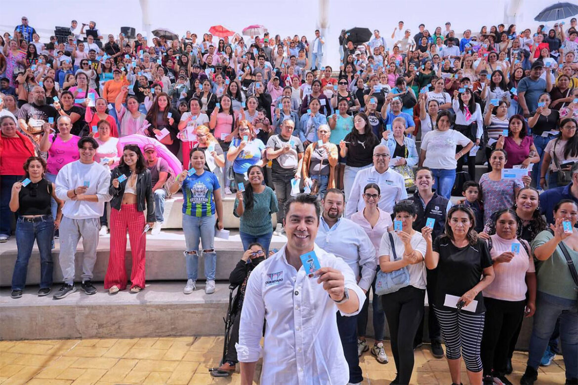 ‘Felifer’-Macías-da-inicio-al-programa-social-‘El-Extra’ 'Felifer' Macías da inicio al programa social 'El Extra'