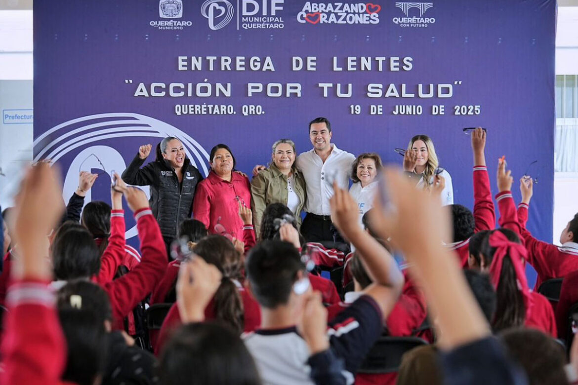 ‘Felifer’-entrega-lentes-a-estudiantes 'Felifer' entrega lentes a estudiantes