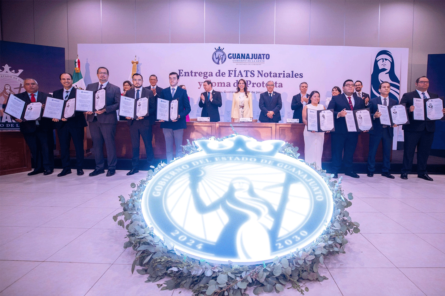 Libia-Dennise-fortalece-certeza-jurídica-con-entrega-de-FÍATS-notariales Libia Dennise fortalece certeza jurídica con entrega de FÍATS notariales