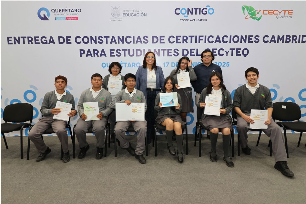 Martha Soto entrega certificaciones Cambridge a estudiantes