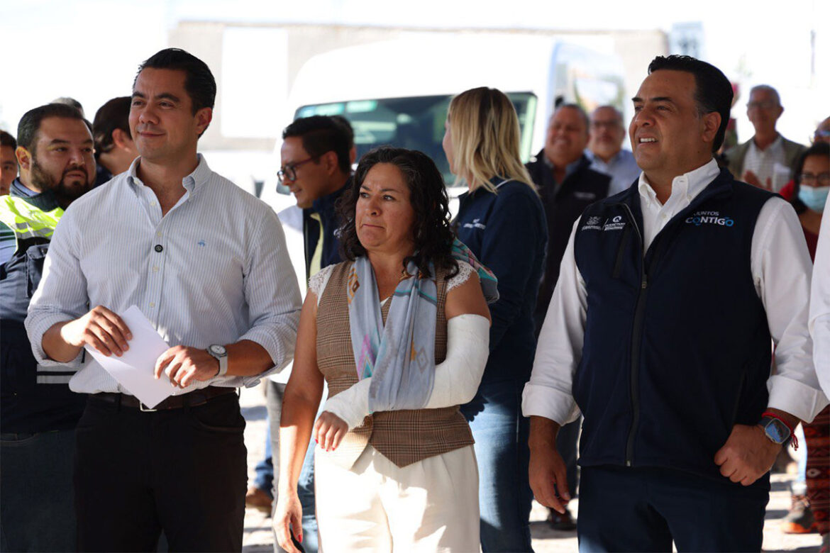 Entregan rehabilitación de calles de Mompaní