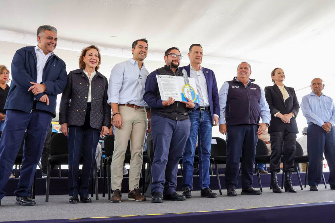 Entregan-vehículos-correspondientes-a-la-primera-etapa-de-Qrotaxi-1 Entregan vehículos correspondientes a la primera etapa de Qrotaxi