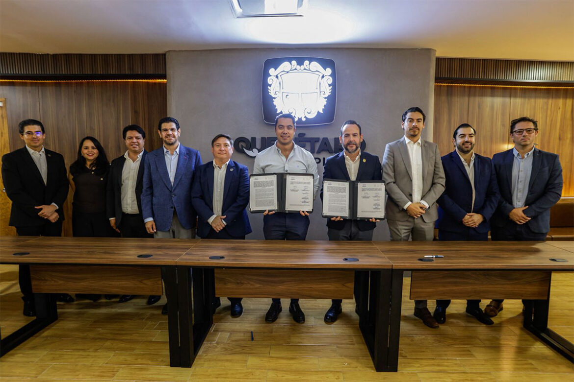 'Felifer' Macías firma convenio de coordinación en materia de catastro y registro público