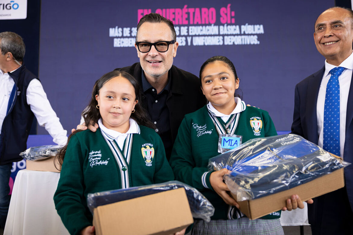 En-Querétaro,-354-mil-estudiantes-reciben-uniformes-y-útiles-escolares En Querétaro, 354 mil estudiantes reciben uniformes y útiles escolares