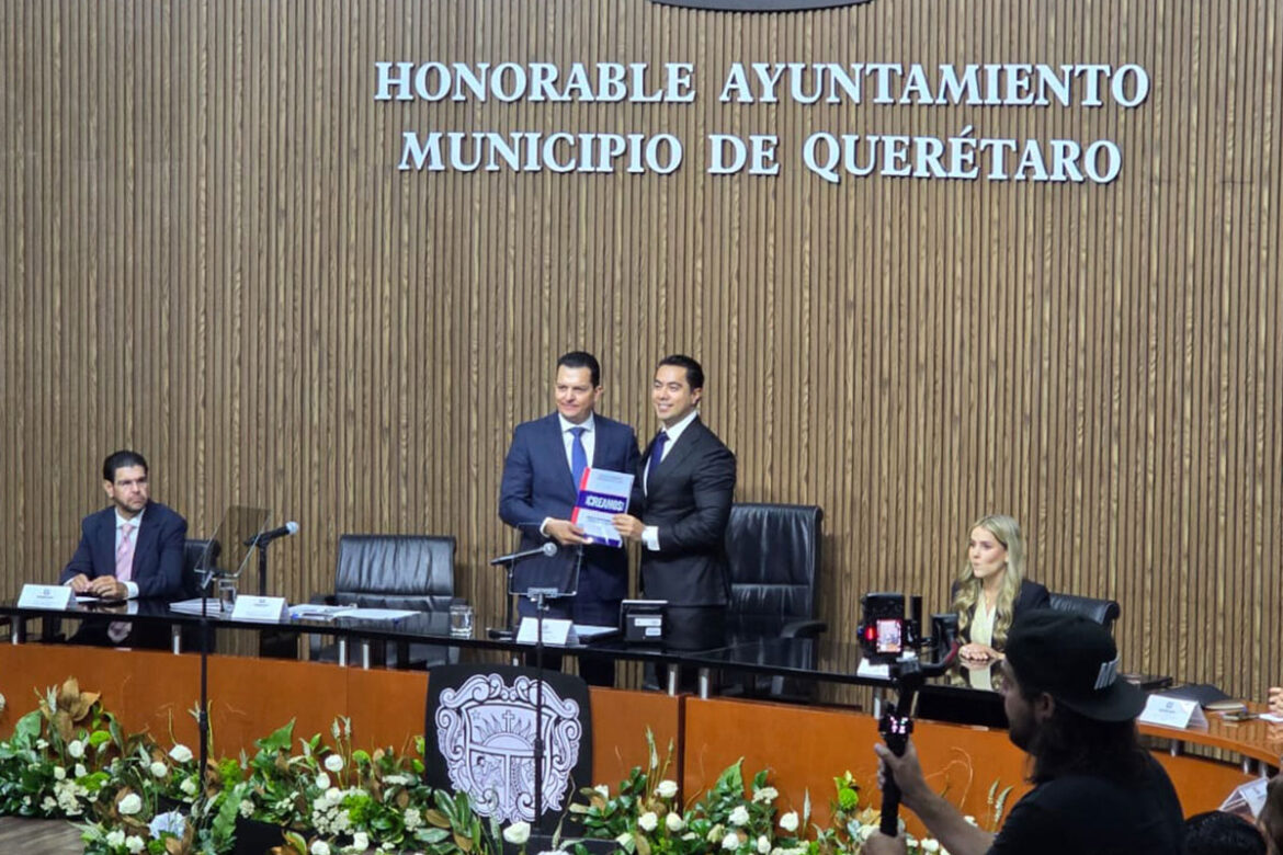 'Felifer' Macías presentó su informe de labores ante el Cabildo