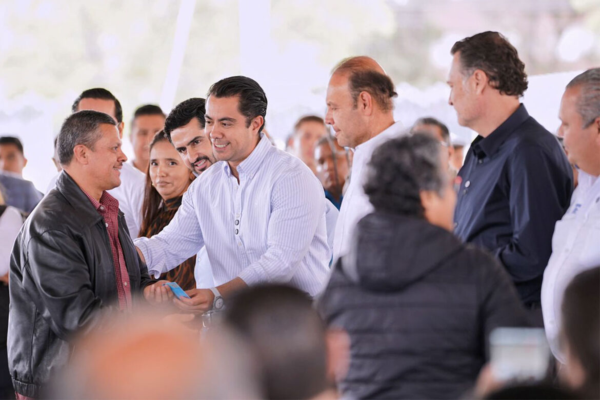 ‘Felifer’-Macías-refuerza-el-apoyo-a-taxistas-con-la-entrega-de-‘El-Extra’ 'Felifer' Macías refuerza el apoyo a taxistas con la entrega de 'El Extra'