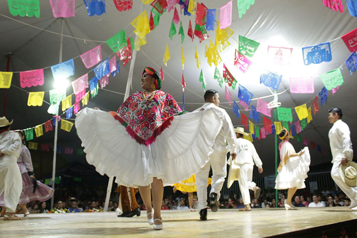 La música y el huapango huasteco visten a San Joaquín