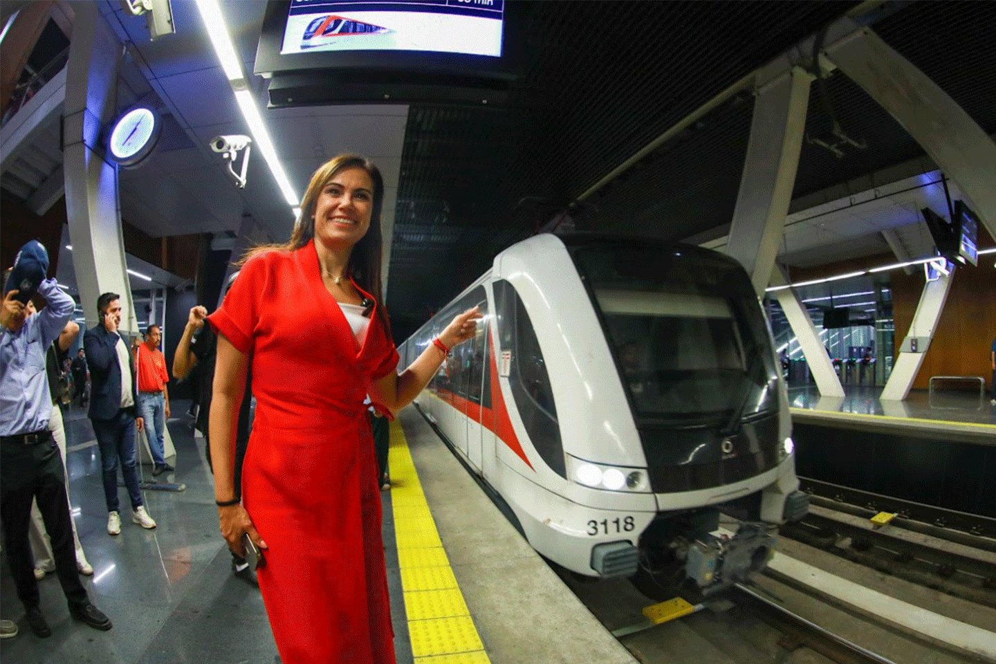 Ale-Gutiérrez-impulsa-una-movilidad-moderna-con-el-proyecto-del-Metro-Elevado-León-450 Ale Gutiérrez impulsa una movilidad moderna con el proyecto del Metro Elevado León 450