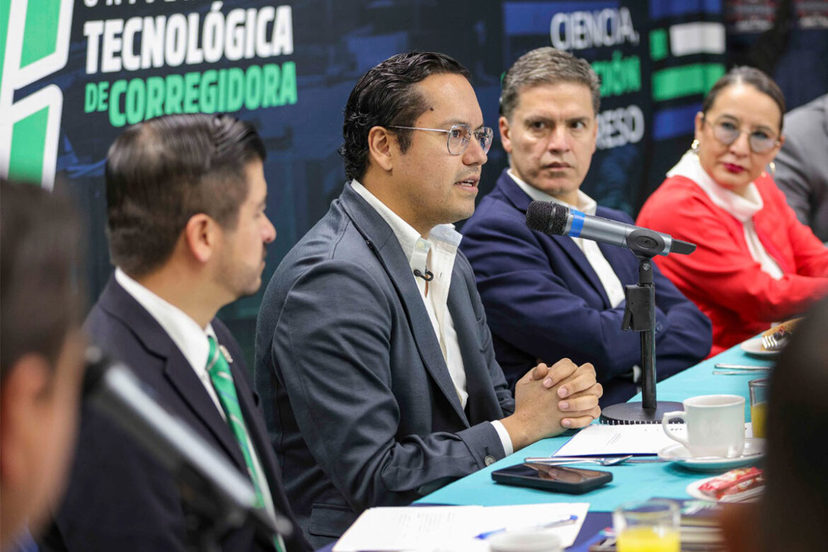 Chepe Guerrero impulsa la educación en Corregidora