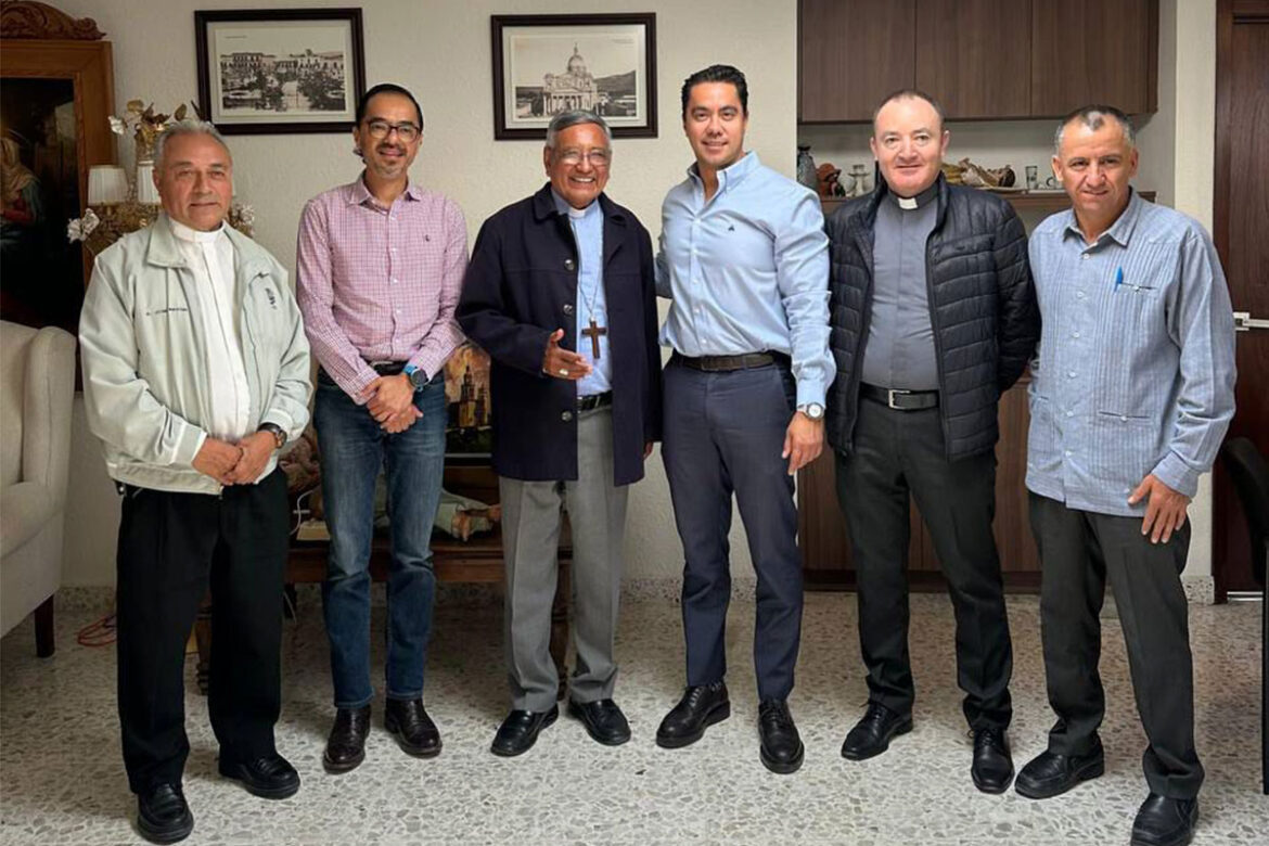 Felifer se reúne con el obispo de la ciudad de Querétaro