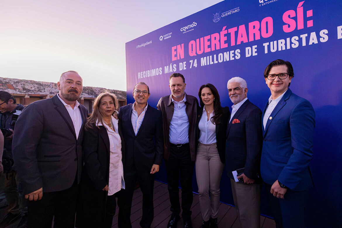 “Querétaro viene trabajando bien desde hace varios años y en gran parte es a las y los empresarios que siguen creyendo en este gran estado (…) Querétaro tiene muchos valores agregados, si ustedes van y se dan una vuelta por otras partes del país, se pueden dar cuenta de lo distinto y distinguible que es vivir en Querétaro, pasear y sentirse seguro en Querétaro”, manifestó.