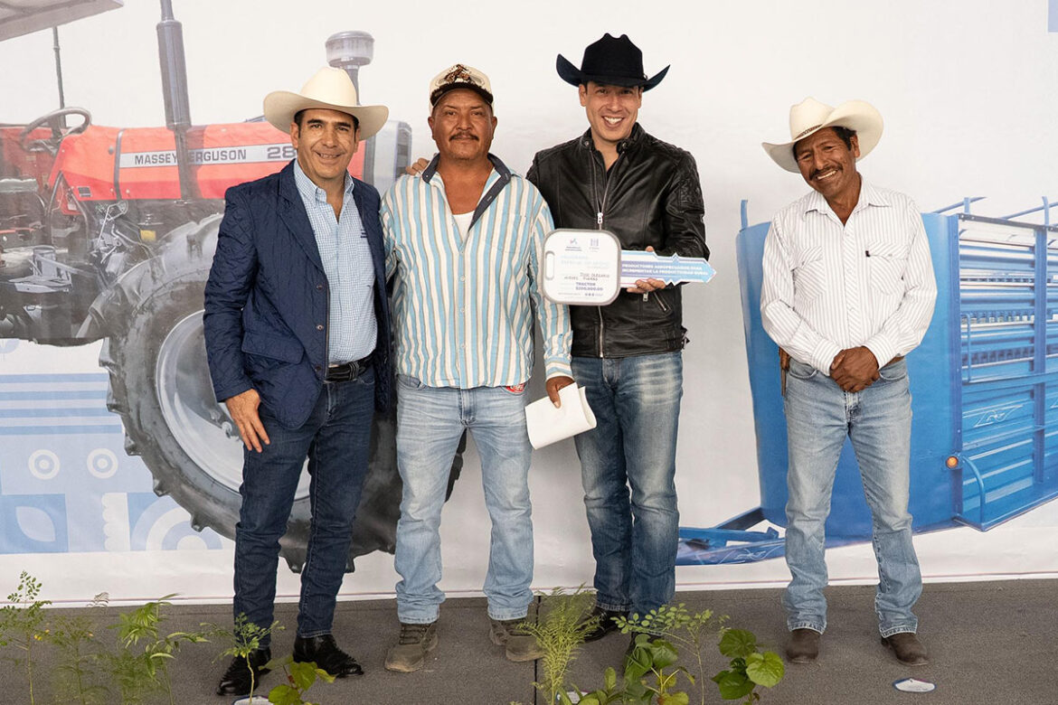 Rodrigo Monsalvo entrega subsidios para fortalecer el campo