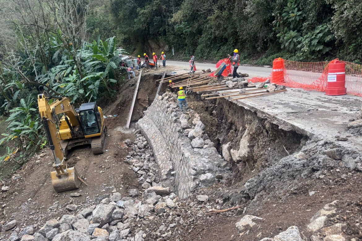 Trabajan para restablecer caminos en la sierra y el semidesierto
